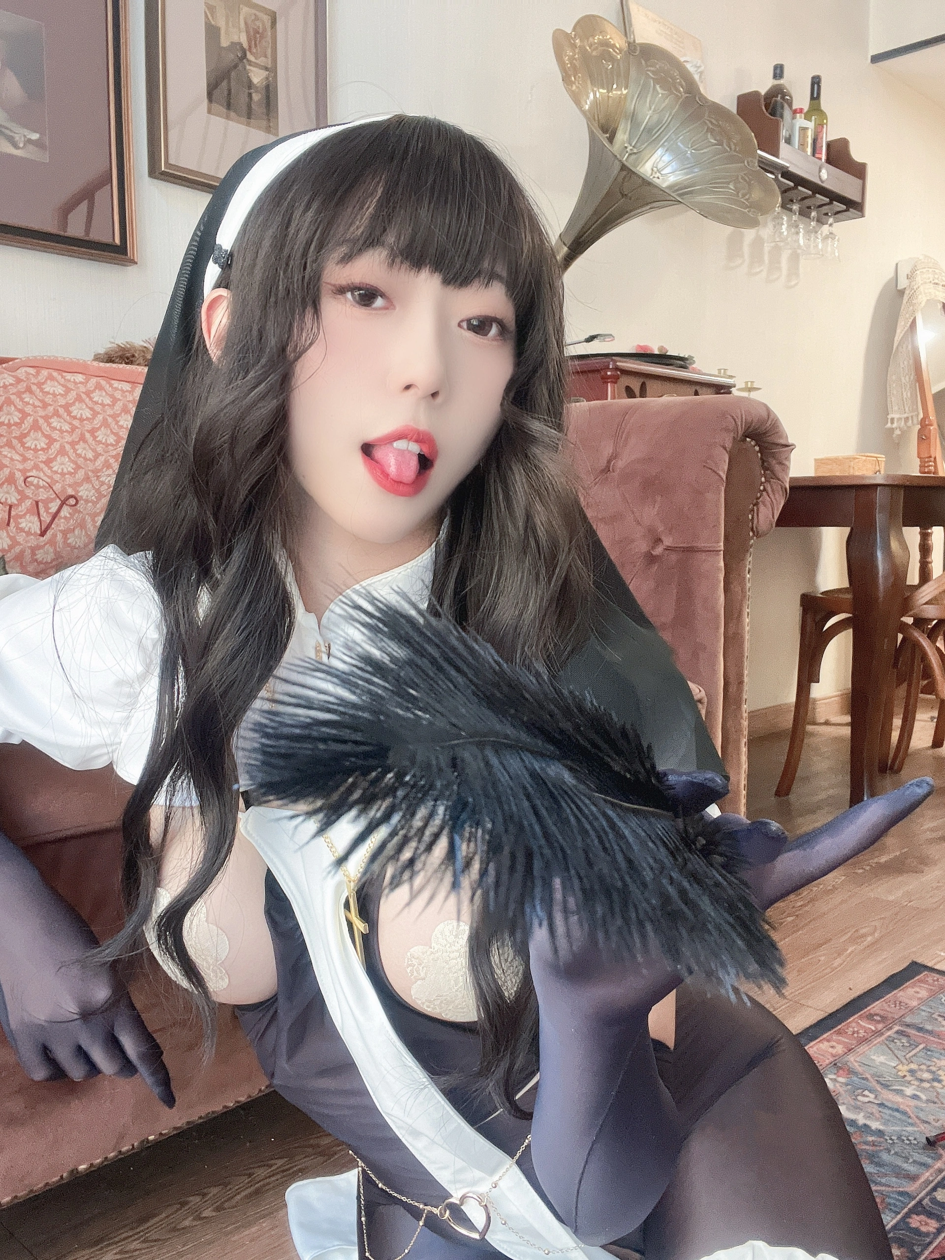 Money冷冷 – NO.049 透明修女 1